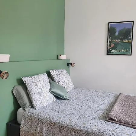 A L Ombre Des Remparts 3 Apartment