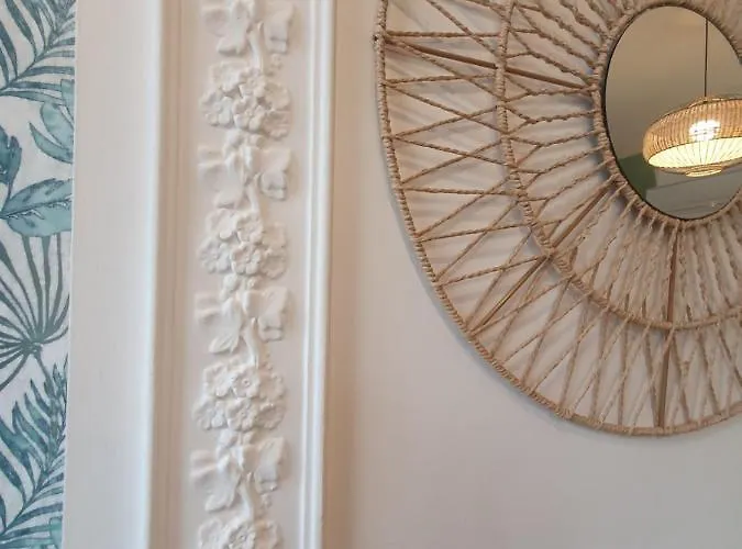 A L Ombre Des Remparts 3 アパート *